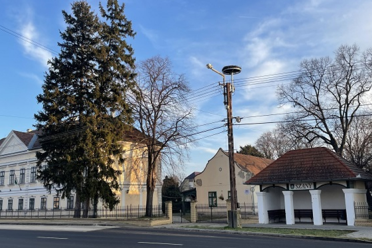 Felújított fészkek várják Szanyban a gólyákat