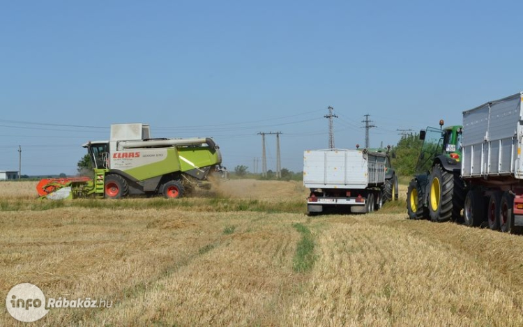 Aratás előtti gépszemlék a Rábaközben