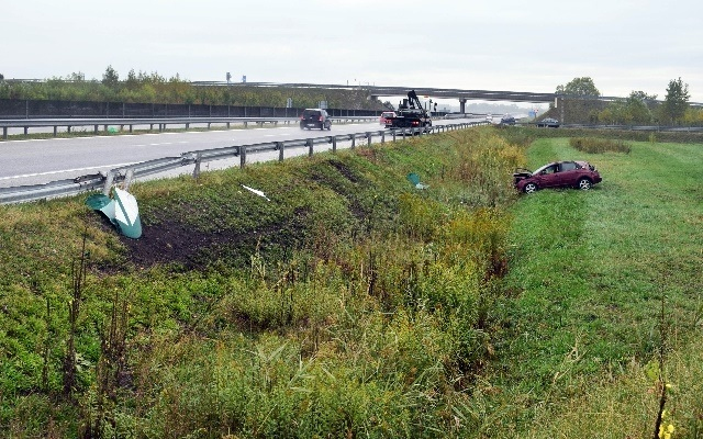Árokba csapódott egy autó a M85-ös úton