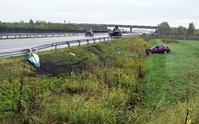 Árokba csapódott egy autó a M85-ös úton