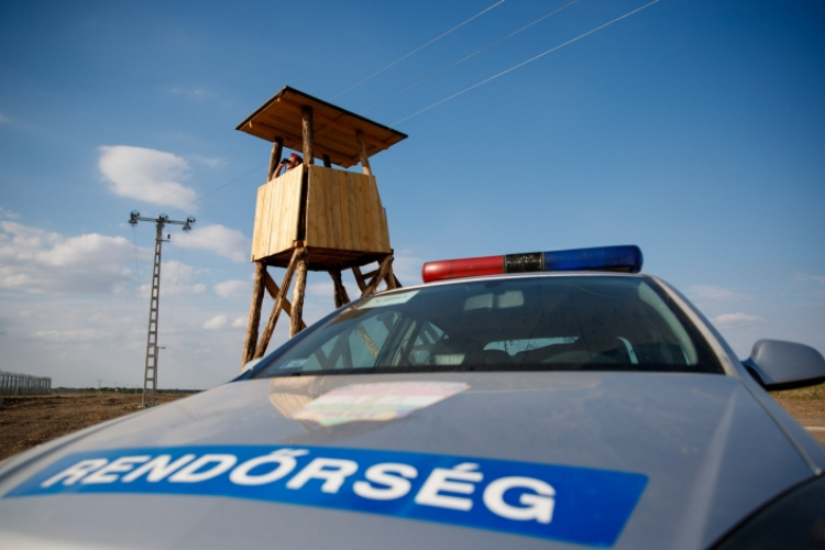 Több mint háromszáz határsértő ellen intézkedtek a hétvégén