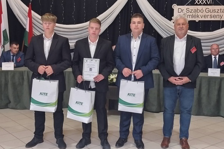 Két különdíjat nyertek a Csukás tanulói