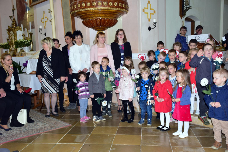 Anyáknapi ünnepség a szanyi templomban.