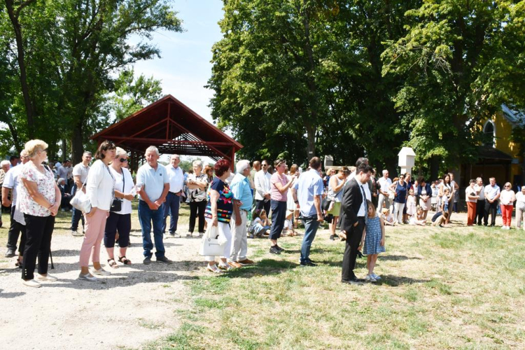 Szanyi búcsú vasárnap (2026. 07. 26.)  Szentmise a Szent Anna Kápolnánál.
