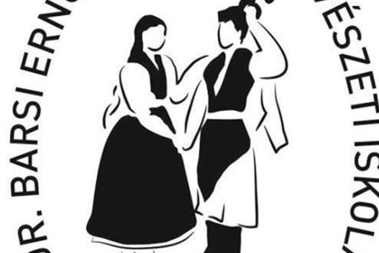 Karácsonyi táncház és játszóház a Barsi suliban