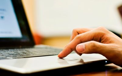 Még mindig meggondolatlanul kezelik adataikat az internetfelhasználók