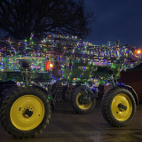 Fénytraktoros felvonulás Csornán