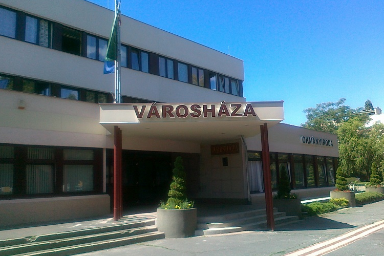 Hétfőtől heti négy nap elérhető az adóhivatal Csornán