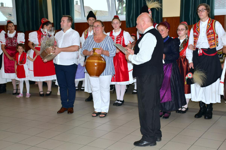 90 éves a szanyi Bokréta Néptáncegyüttes.