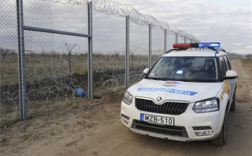 Több mint négyszáz határsértőt fogtak el a hétvégén