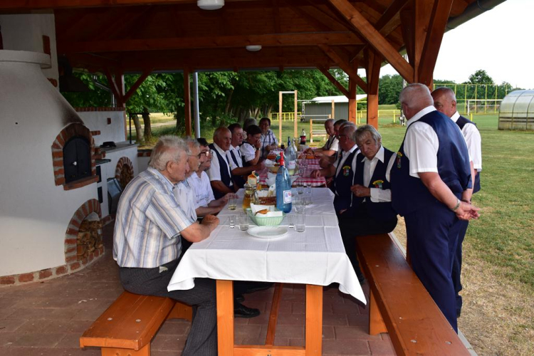 Horváth Győző búcsúztatása a vági énekkarnál.