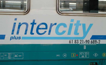 InterCity vonat személyautóval ütközött Kópháza térségében