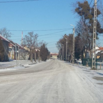 Veszélyesen síkosak a csornai utak