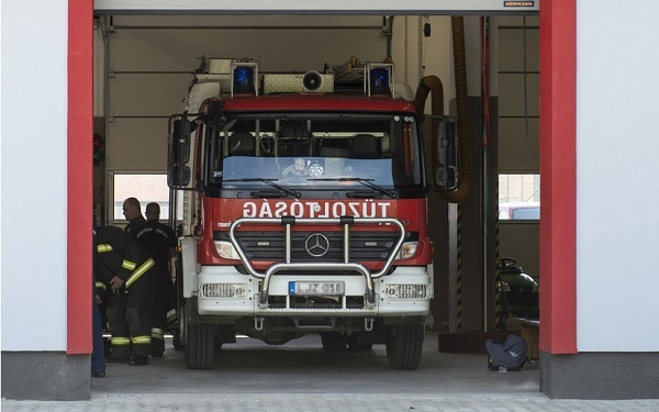 Folyamatosan munkában a tűzoltók