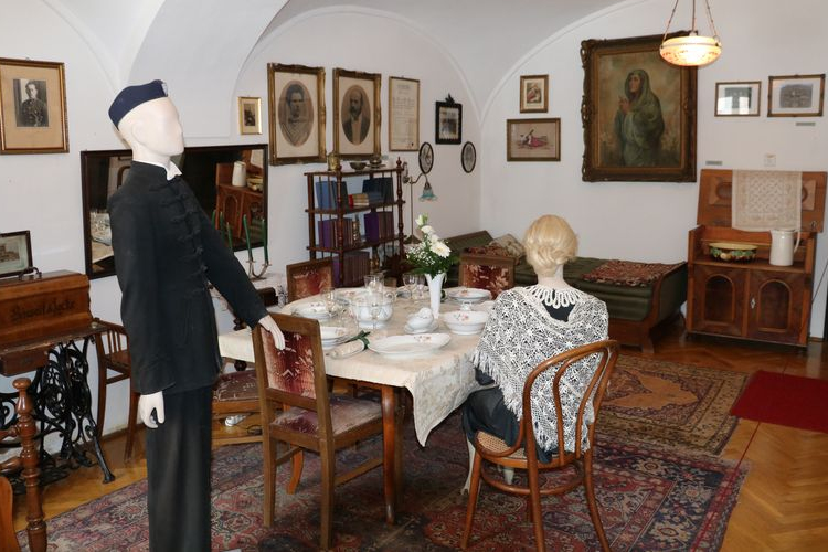 Nálunk nem csak a látogatók, a tárgyak is teremről teremre jártak