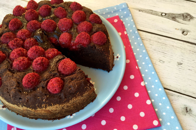 Málnás brownie torta glutén-és tejmentesen