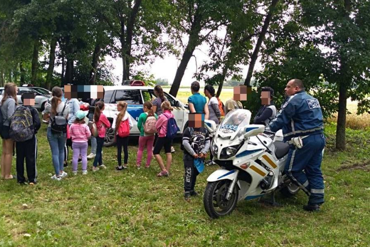 Rendőrök vendégeskedtek a szanyi gyermektáborban