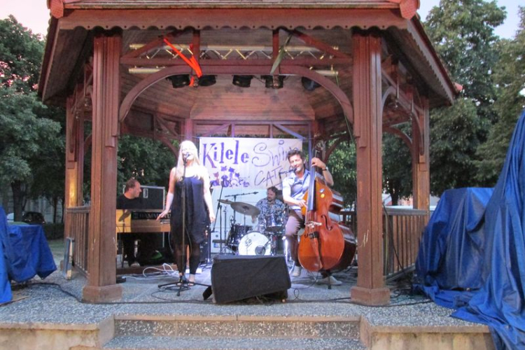 Kilele Swing Cats koncert a Zenepavilonban