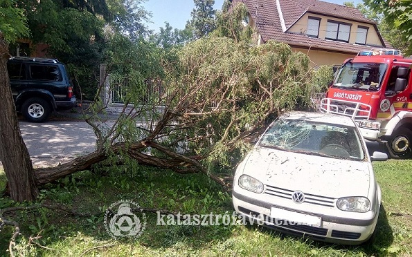 A Rábaközben is taroltak a hétvégi viharok