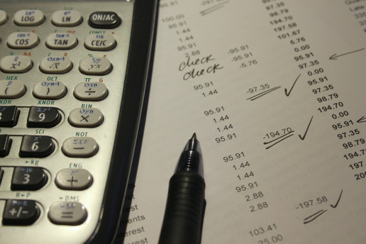 Adóbevallás - hosszított nyitva tartás több postán