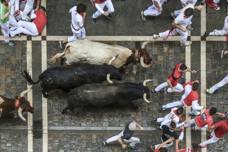 Pamplonában öten kerültek kórházba az első bikafuttatás után