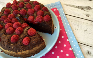 Málnás brownie torta glutén-és tejmentesen