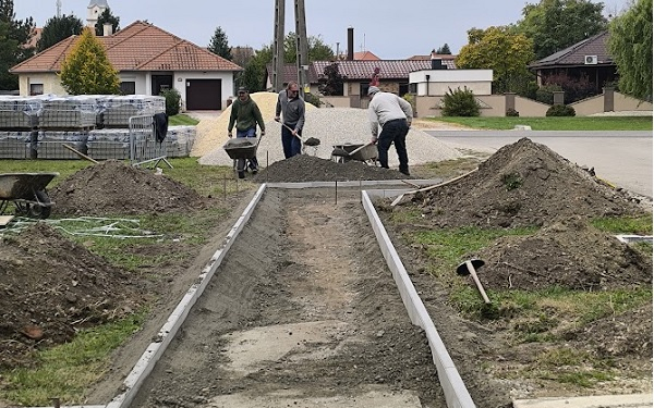 Újabb járda épült Rábatamásiban