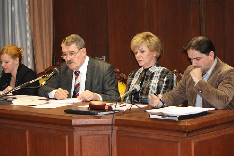 A lényegről csak a kisteremben beszéltek
