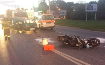 Autó és motoros ütközött Kapuváron, két sérült