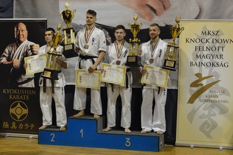 A kapuvári Pantelics Bence dobogós lett első felnőtt karate országos bajnokságán