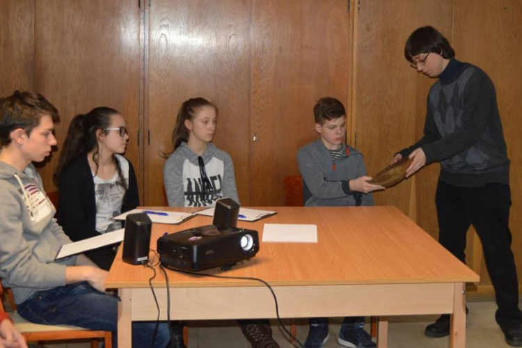 A csornai múzeumban készültek a bősárkányi gyékényfonók