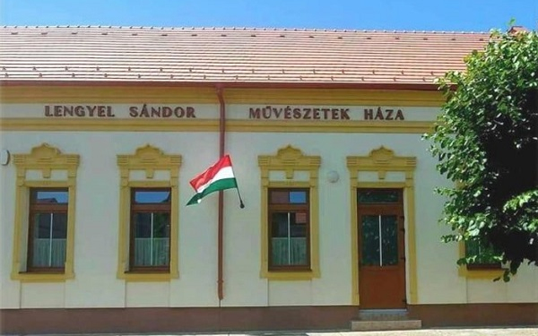 Beiratkozás a csornai néptánciskolába