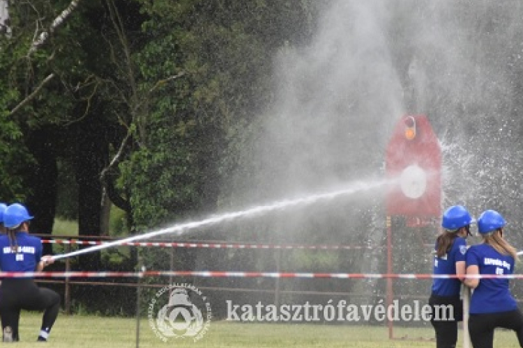 Országos kismotorfecskendő szerelő bajnokság és éjszakai tűzoltóverseny Farádon