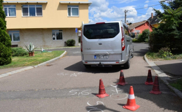 Tolatás közben lökte fel