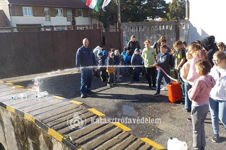 Nagy sikere volt a nyílt napnak a kapuvári tűzoltóságon