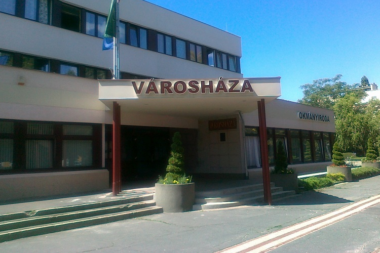 Októbertől átmenetileg nem működik Csornán a házasságkötő terem