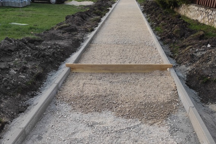 Folytatódik a járdaépítés Rábatamásiban