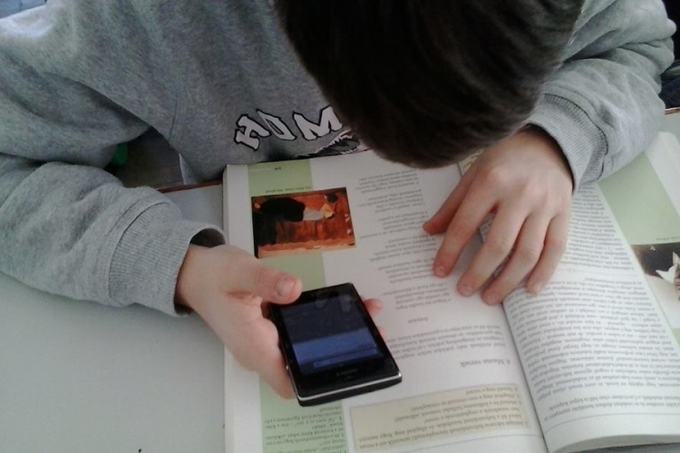 Túl a krétán és az írásvetítőn