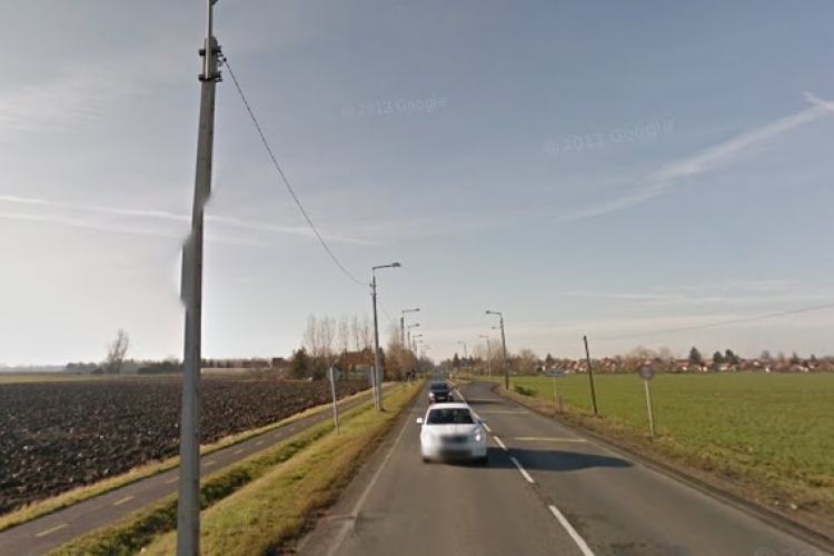 A kerékpárútra dőlt a teherautó a 85-ös főúton Farád és Csorna között