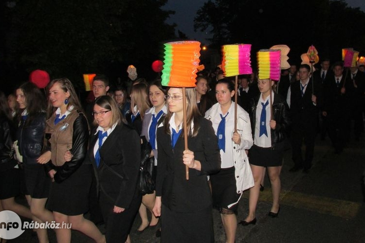 Ma este lesz Csornán a hagyományos lampionos ballagás