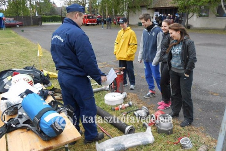 Közösségi szolgálat a tűzoltóságon
