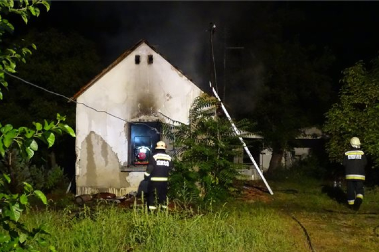Lakástűzben meghalt egy ember Kecskeméten