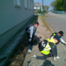 A csornai iskolások is szemetet szedtek a Föld Napján