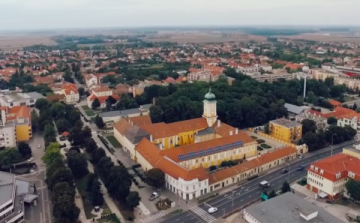 Egyidősek vagyunk a várossal