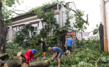 Csaknem 200 helyszínre vonultak a tűzoltók 