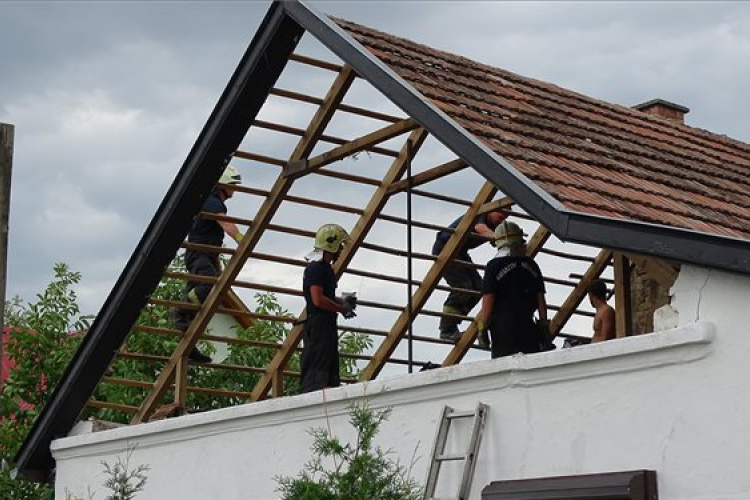 10 ezres nagyságrendű kárbejelentések érkeznek a vihar miatt