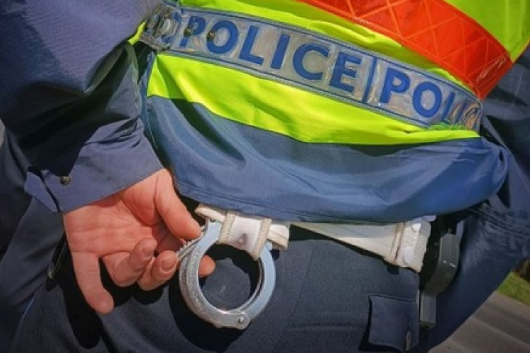 Csornán fogták el a rendőrök az unokázós csalót