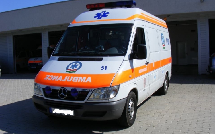 Keserűen humoros felhívásban keres munkatársakat a soproni mentő