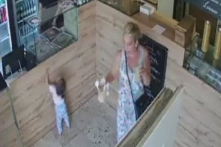 Pénztárcát lopott. Felismeri?