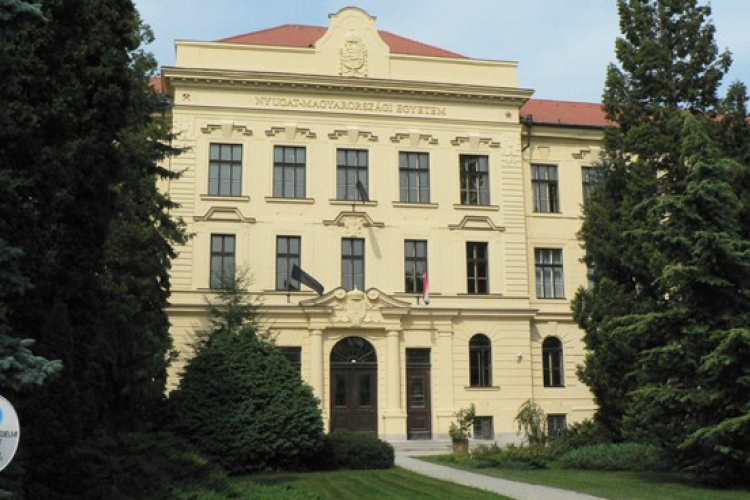 A FIDESZ bajba sodorta az egyetemünket